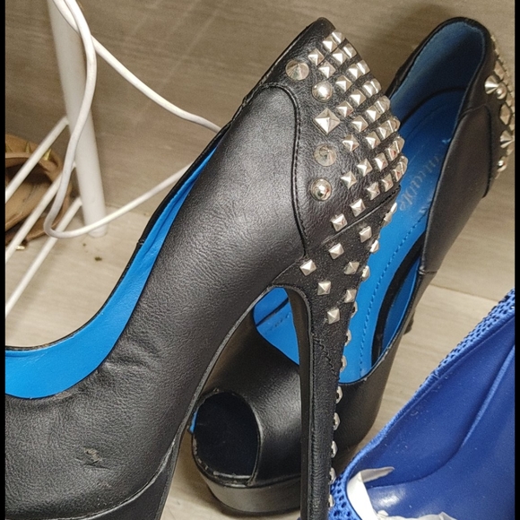 Bad ass heels 40 both - Picture 2 of 3